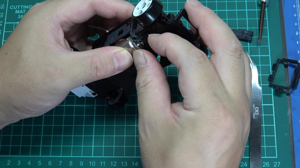 ミニッツ ピニオンギアとスパーギアのバックラッシュ確認