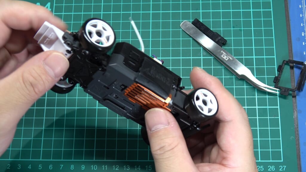 ミニッツ アルミモーターカバーの取り付け