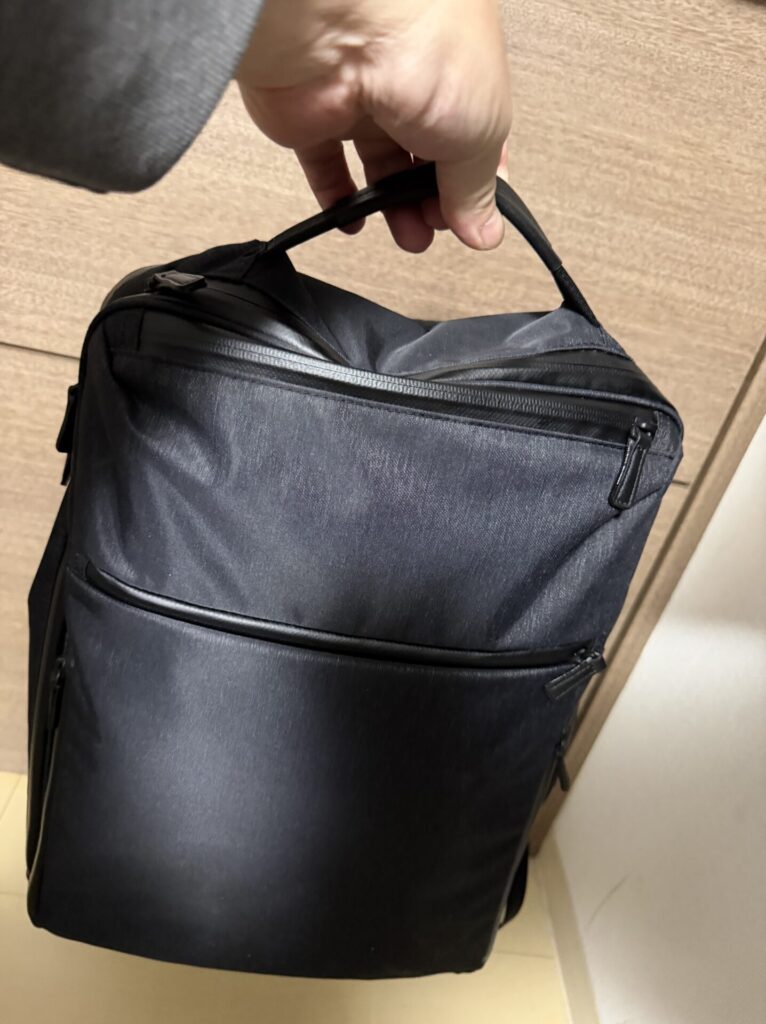 ガジェタブルヘザー2をアッパーハンドルで持つ様子