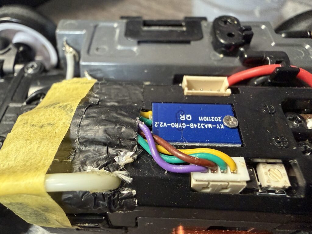 ミニッツ ジャイロユニットを取り付けた写真