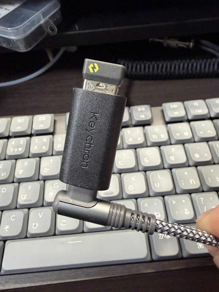 Keychronキーボード付属USB変換アダプタの写真